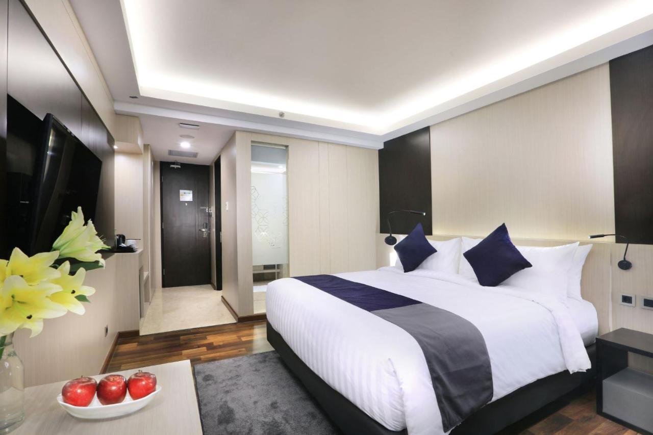 Aston Kartika Grogol Hotel & Conference Center Yakarta Exterior foto