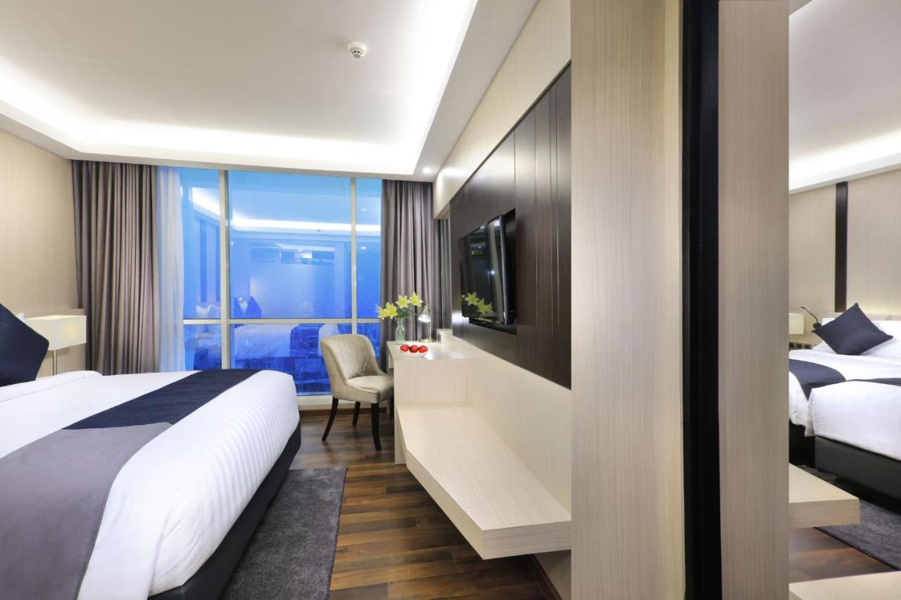 Aston Kartika Grogol Hotel & Conference Center Yakarta Exterior foto