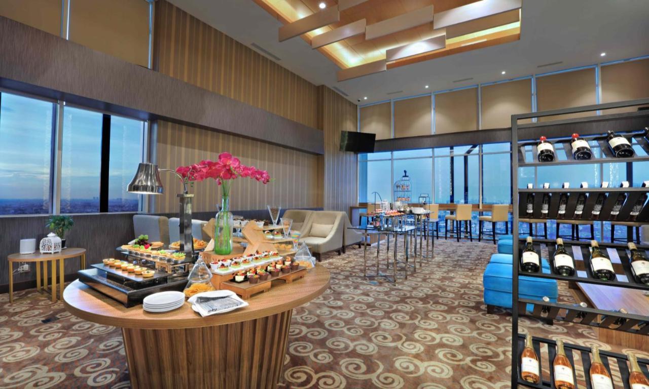 Aston Kartika Grogol Hotel & Conference Center Yakarta Exterior foto