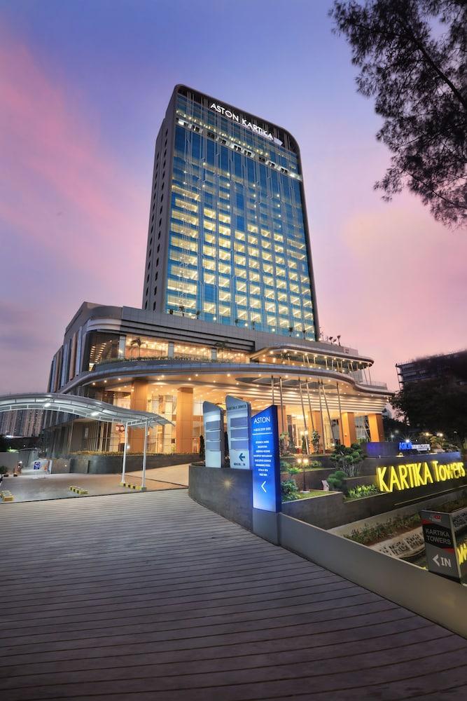 Aston Kartika Grogol Hotel & Conference Center Yakarta Exterior foto