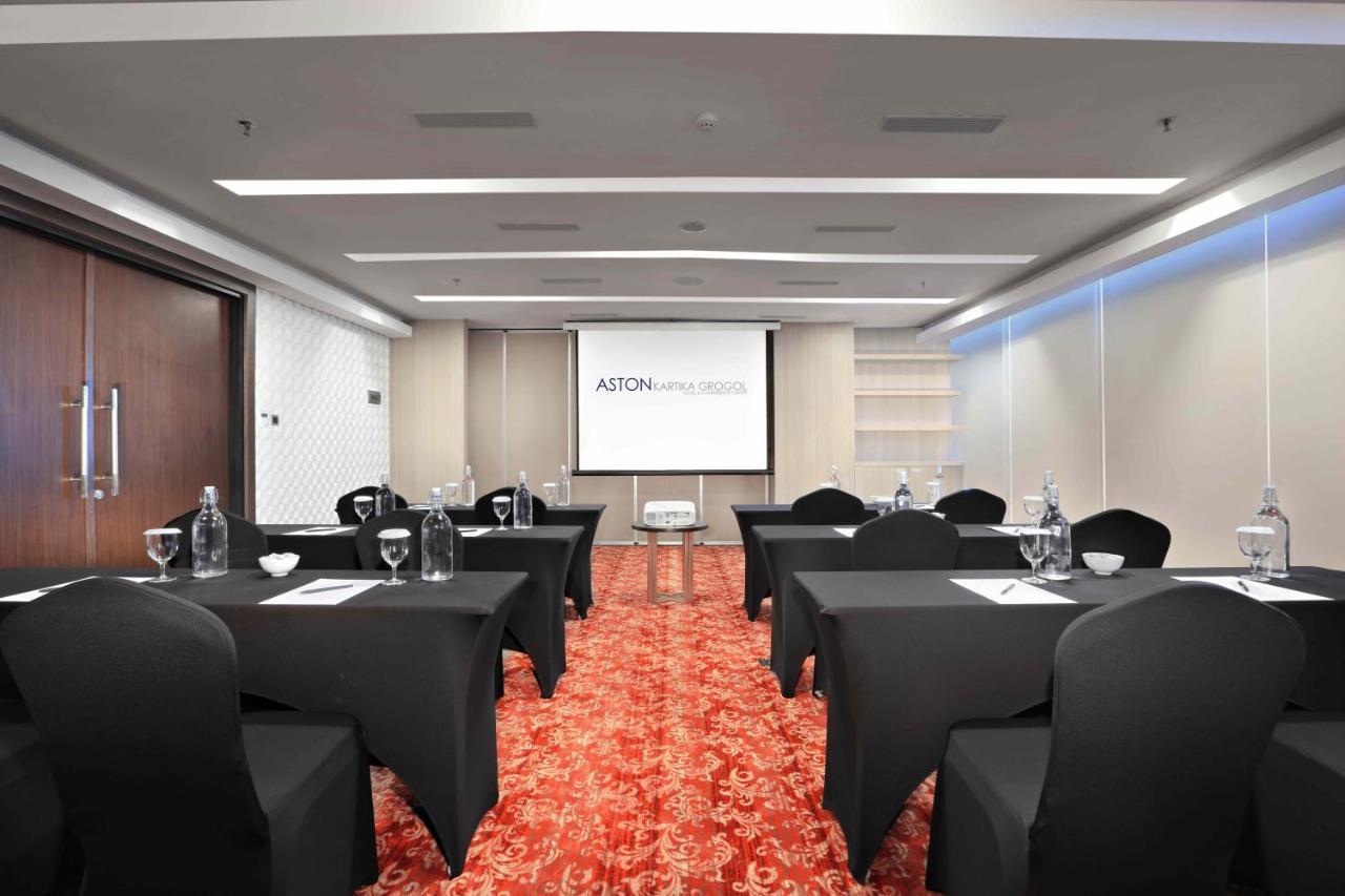 Aston Kartika Grogol Hotel & Conference Center Yakarta Exterior foto