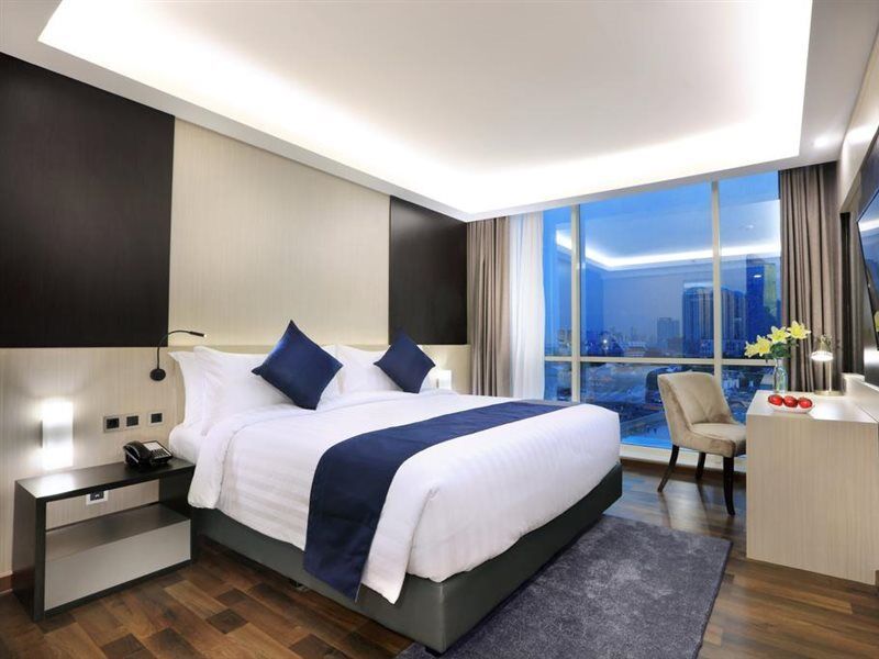 Aston Kartika Grogol Hotel & Conference Center Yakarta Exterior foto