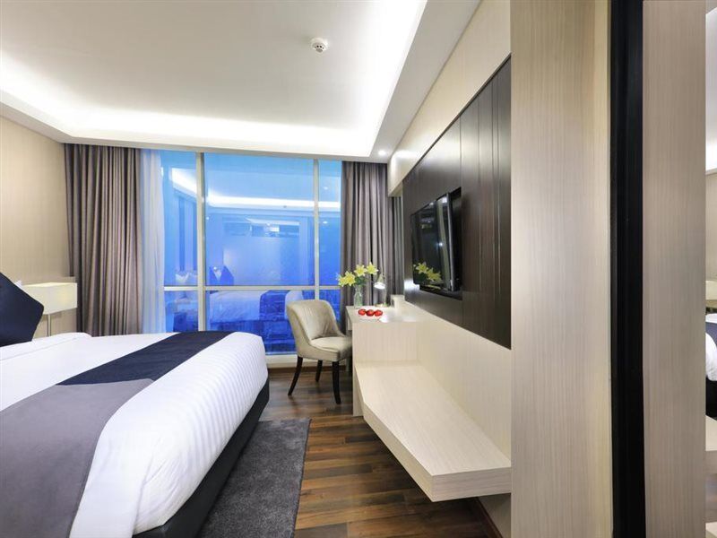Aston Kartika Grogol Hotel & Conference Center Yakarta Exterior foto